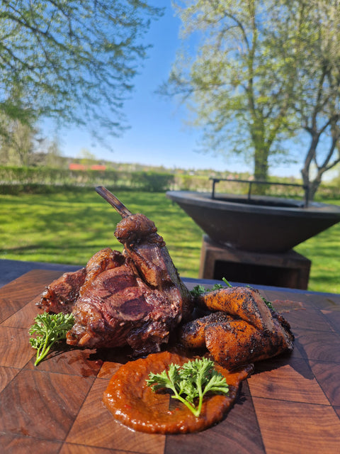 Renracks med BBQ-sås och sotade morötter