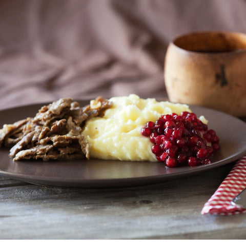 Älgskavsgryta med pressad potatis och lingon