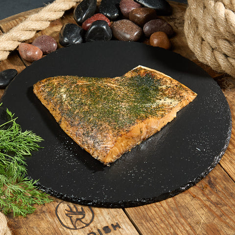 Wild gefangener warmgeräucherter Lachs - mit Dill gewürzt