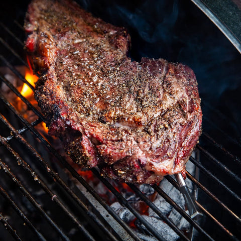 Meater, trådlös stek- och grilltermometer med älgentrecote på grill köp hos Swedish Wild